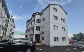 4 Seasons Apartments
